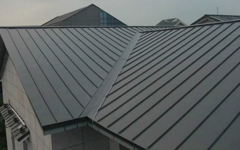 鈦鋅板屋面具有以下優(yōu)點